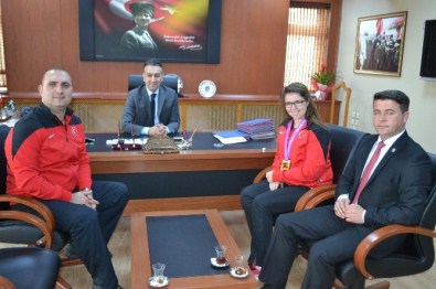 Şampiyon Okçuya Çifte Altın