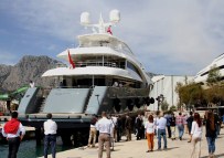 Sınırsız Seyir Kabiliyetli Ultra Lüks Yat Denize İndi