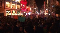 Taksim'de Düdüklü Kadınlar Günü Yürüyüşü