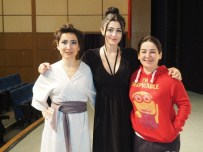İPEK TÜRKTAN - Ünlü Oyuncular Emekçi Kadınlara Seslendi