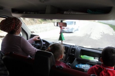 Yardım İçin Başladığı İşi, Eşinin Elinden Aldı