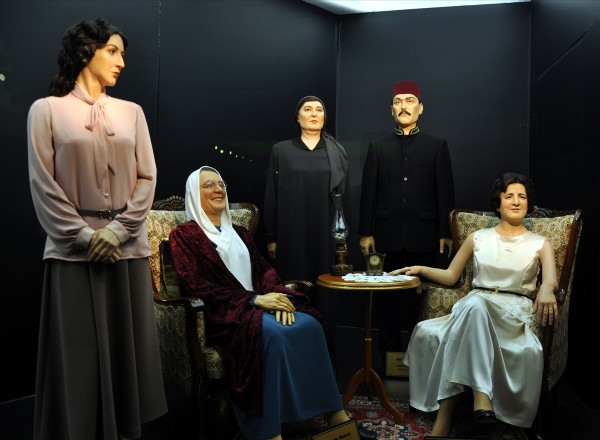 Yılmaz Büyükerşen'in yaptığı balmumu heykeller