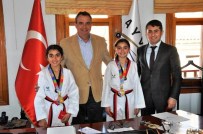 Avrupa Üçüncüsü Tekvandoculardan Başkan Gençer Ve Müdür Bilen'e Ziyaret
