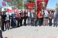 KEMERHISAR - CHP'den Kadınlara Çiçek Ve Plaket
