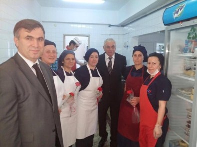 Kadın Çalışanlara Karanfil