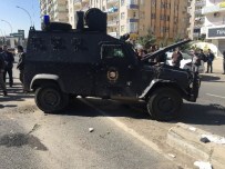 POLİS ARACI - Zırhlı polis aracı devrildi: 3 yaralı