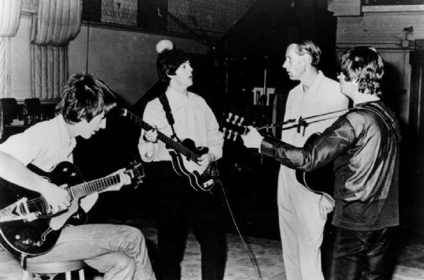 İngiliz Yapımcı George Martin hayatını kaybetti
