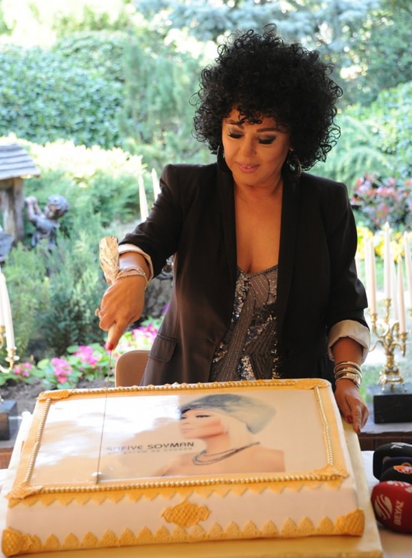 Safiye Soyman: Faik Bey başka kadınla...