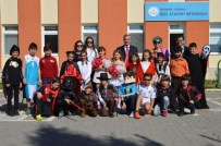 DÜNYA TIYATROLAR GÜNÜ - Atayurt Öğrencileri Tiyatro Gününü Kostüm Etkinliği İle Kutladı