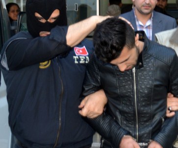 PKK'ya katılmak isteyen genç kız ve bombacı tutuklandı!