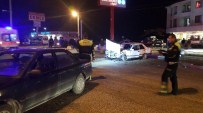 YAHYALAR - Düzce'de 2 Otomobil Çarpıştı Açıklaması 1 Yaralı