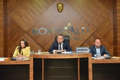 Konyaaltı'nda 2015 Yılı Faaliyet Raporu Kabul Edildi