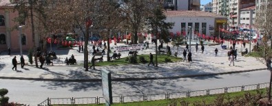 Bu Meydanda Her Şey Bedava