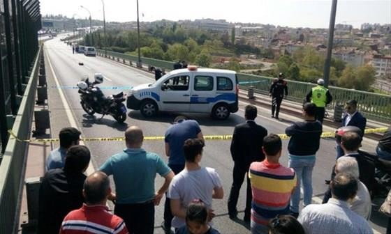 Haliç'te bomba paniği: Köprü trafiğe kapatıldı