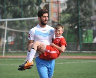 ALTıNYıLDıZ - Futbolculara kızdı sahaya çocukları çıkardı