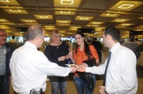 KONTROL NOKTASI - Havalimanı Polisinden Yolculara Pasta İkramı