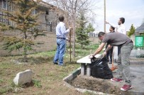 KıSKANÇLıK - STK Temsilcileri Muştak Baba Ve Zerzemi Türbelerini Temizledi
