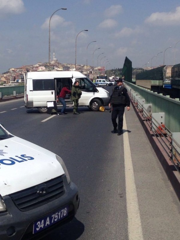 Haliç'te bomba paniği: Köprü trafiğe kapatıldı
