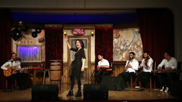 'Kadınlar Stand-Up Yapamaz' Algısını Kırmak İçin Sahnede