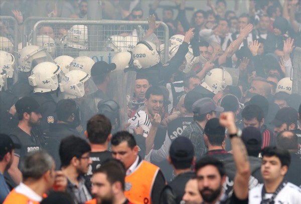 Vodafone Arena dışında polis müdahalesi