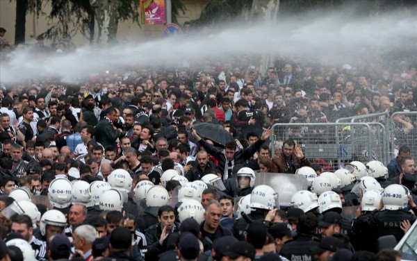 Vodafone Arena dışında polis müdahalesi