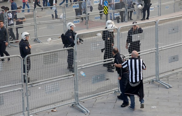 Vodafone Arena dışında polis müdahalesi