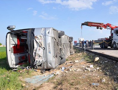 Afyonkarahisar'da yolcu otobüsü devrildi!