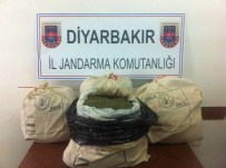 DERE YATAĞI - Diyarbakır'da 93 Kilogram Esrar Ele Geçirildi