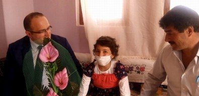 Lösemi Hastası Minik Kız 'Öğretmen' Olmak İstiyor