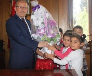 KUTLU DOĞUM - Öğrencilerden Müftü Gökce'ye Ziyaret