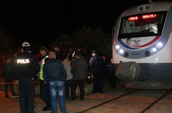 Aydın'da iki genç trenin altında kaldı!