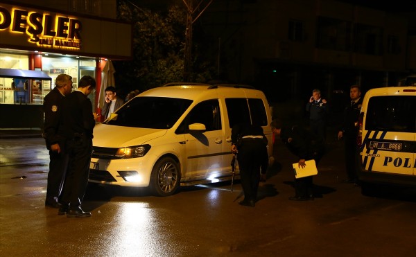 Sokak ortasında Kalaşnikoflu infaz