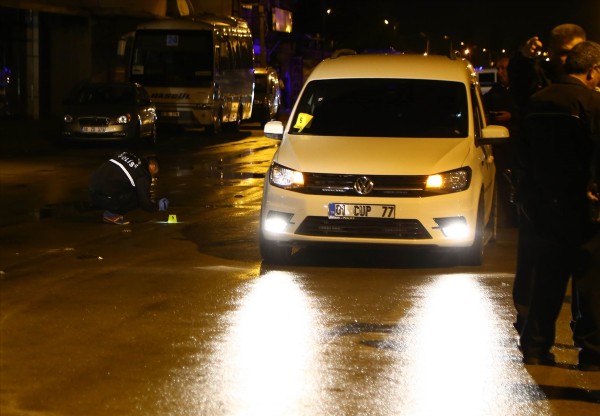 Sokak ortasında Kalaşnikoflu infaz