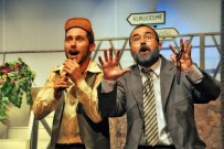Adana Şehir Tiyatrosu'nda Polisler İçin Çifte Oyun