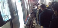 TEKNİK ARIZA - Marmaray'da Arıza Açıklaması Yolcular Tünele İndi