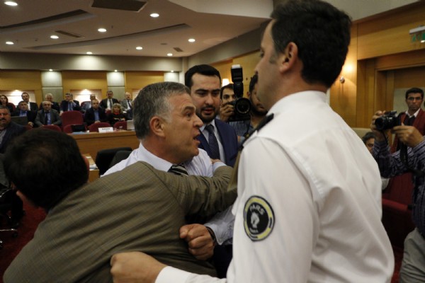 CHP'li üyeler birbirine girdi!
