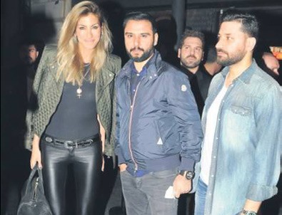 Alişan, Çağla'ya kendi elleriyle midye yedirdi