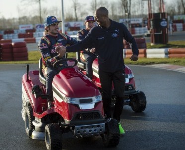 Dünyanın En Hızlı Sürücüleri Wings For Life Dünya Koşusu İçin Direksiyona Geçiyor