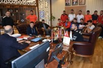 Şampiyon Güreşçiler Rektörü Ziyaret Etti