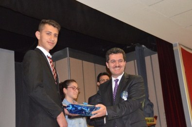 Siyer-İ Nebi Yarışmasında Dereceye Girenlere Ödülleri Verildi