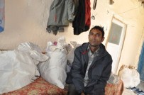 İNSAN KEMİKLERİ - Toplu Mezarlardan Çıkarılan Kemikler Ailelere Teslim Edildi