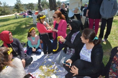 Yunusemreli Bayanlar 'Bahara Merhaba Pikniği'nde Buluştu