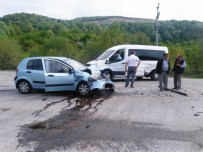 Bartın'da Trafik Kazası Açıklaması 2 Yaralı