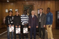 ULUSLARARASI ÖĞRENCİ BULUŞMASI - Erzurum Uluslararası Öğrenci Derneği'nden, Atatürk Üniversitesi Rektörü Hikmet Koçak'a Ziyaret