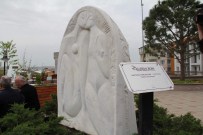 İlçeyi Karıştıran Heykel