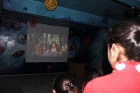 SINEMA FILMI - Köy Çocukları İlk Kez Sinemayla Buluştu
