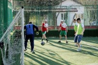 Kurumlararası Futbol Turnuvasının Startını Engelli Gençler Verdi