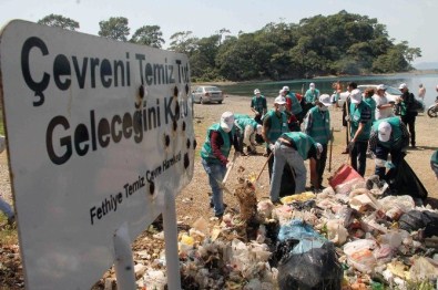 Piknikçiler Kirletti, Hükümlüler Temizledi