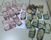 Polisi Gören Uyuşturucu Tacirleri Para Ve Uyuşturucuyu Yakmak İstedi