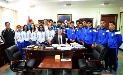Seyhan Belediyespor Atletleri Adana'yı Temsil Edecek